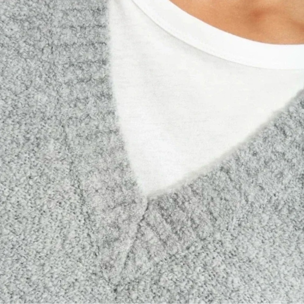 Everlane The Teddy V-Neck Sweater in Soft Gray, size Small - Picture 2 of 14